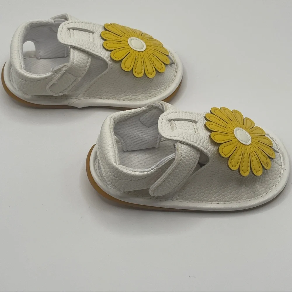 SALE 4/$20 Trendy Boutique White and Yellow crib Shoes 5 12-18 Months sandals
